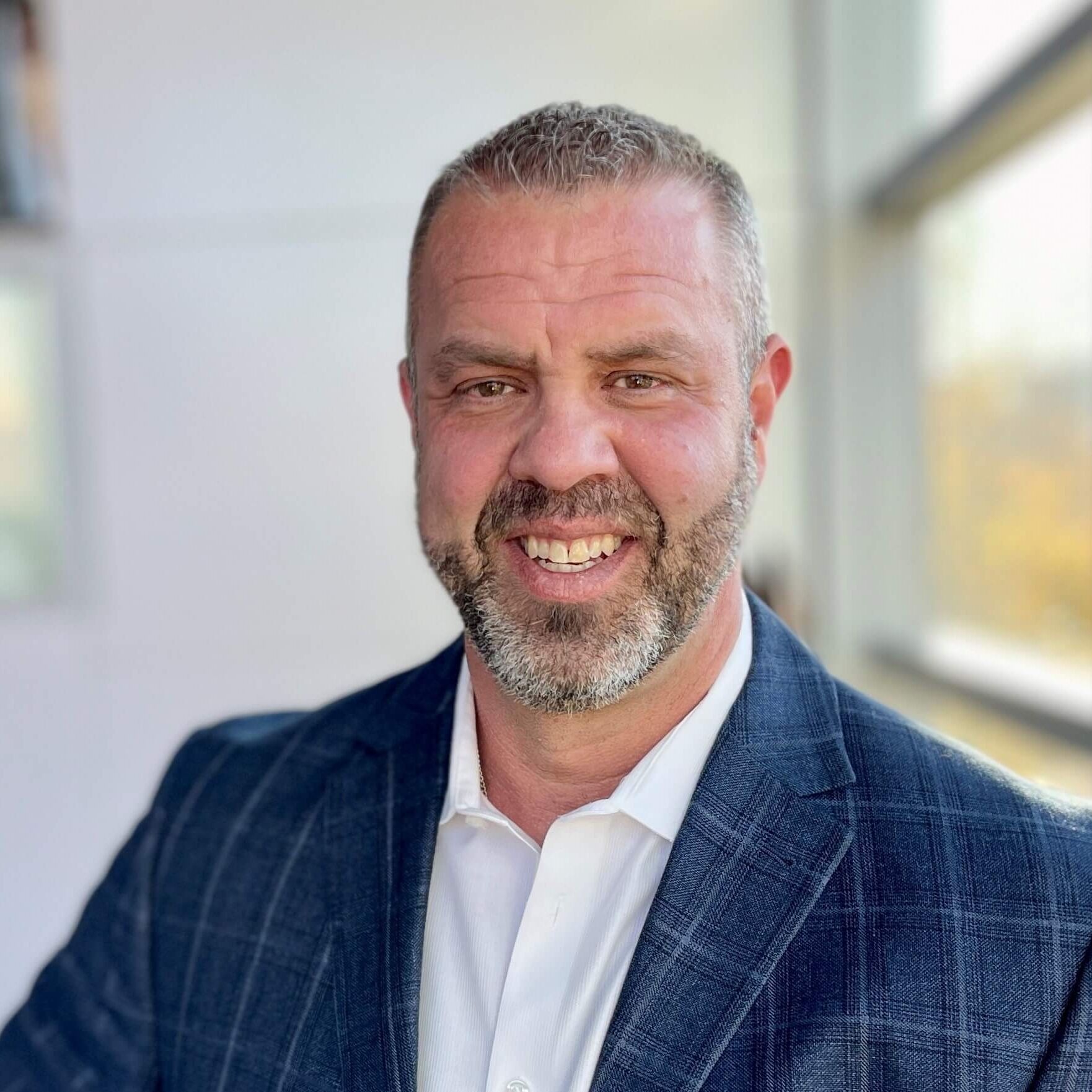 Memmot, Arron - Headshot edit